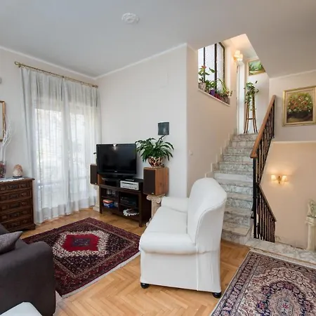 La Castellese Bed & Breakfast