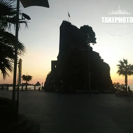 La Castellese Oda ve Kahvaltı Aci Castello